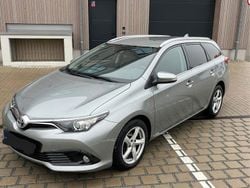 Silber Gebraucht 2017 Toyota Auris Touring Sports Edition-S Kombi | 6.900 € (Fairer Preis)
