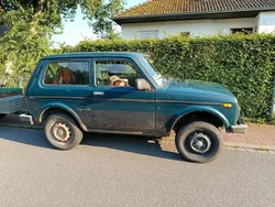 Grün Gebraucht 2011 Lada niva SUV | 2.200 € (Superpreis)