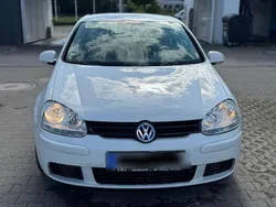 Weiß Gebraucht 2005 VW Golf V Kleinwagen | 1.700 € (Guter Preis)