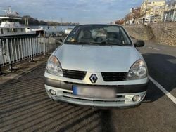 Silber Gebraucht 2004 Renault Clio II Kleinwagen | 3.200 € (Fairer Preis)