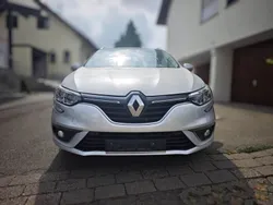 Grau Gebraucht 2020 Renault Mégane IV Limousine | 14.300 € (Fairer Preis)