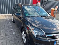 Schwarz Gebraucht 2006 Opel Astra Kombi | 2.599 € (Fairer Preis)