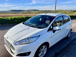 Weiß Gebraucht 2015 Ford Fiesta Individual Kleinwagen | 5.390 € (Guter Preis)