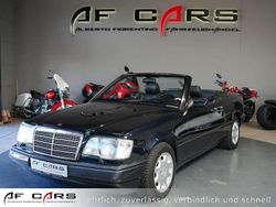 Smaragdschwarz metallic 189 Gebraucht 1995 Mercedes E220 Cabrio | 39.500 €