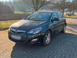 Schwarz Gebraucht 2011 Opel Astra Limousine | 5.000 € (Etwas zu teuer)