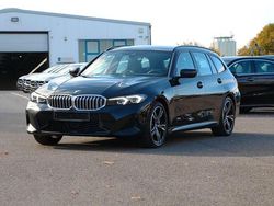 Schwarz Gebraucht 2024 BMW 330 M Sport Kombi | 37.890 €