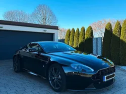 Schwarz Gebraucht 2015 Aston Martin V8 Vantage Coupé | 82.000 € (Fairer Preis)