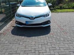 Weiß Gebraucht 2015 Toyota Auris Touring Sports Kombi | 7.300 € (Fairer Preis)