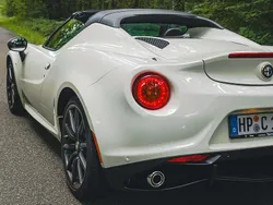 Weiß Gebraucht 2016 Alfa Romeo 4C Cabrio | 71.999 €