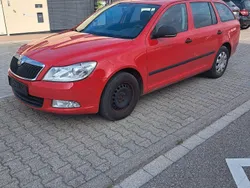 Rot Gebraucht 2013 Skoda Octavia Active Kombi | 2.999 € (Fairer Preis)