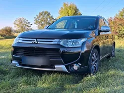 Schwarz Gebraucht 2015 Mitsubishi Outlander Instyle SUV | 13.500 € (Etwas zu teuer)