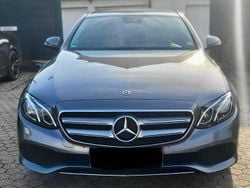Grau Gebraucht 2018 Mercedes 220 Limousine | 27.700 € (Teuer)