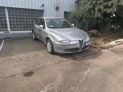 Silber Gebraucht 2004 Alfa Romeo 147 Kleinwagen | 250 €