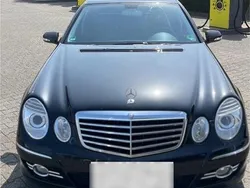 Schwarz Gebraucht 2006 Mercedes E220 Avantgarde Limousine | 8.000 € (Teuer)