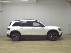Weiss Gebraucht 2021 Mercedes GLB200 AMG line SUV | 26.480 € (Fairer Preis)