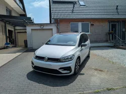Weiß Gebraucht 2019 VW Touran Style Van / Kleinbus | 18.699 €
