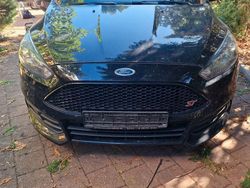 Schwarz Gebraucht 2017 Ford Focus Sport Limousine | 14.300 € (Fairer Preis)