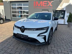 Weiß Gebraucht 2022 Renault Mégane Evolution Limousine | 23.490 €