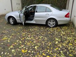 Silber Gebraucht 2005 Mercedes E220 Elegance Limousine | 5.499 € (Etwas zu teuer)