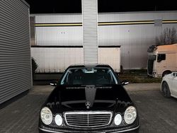 Schwarz Gebraucht 2002 Mercedes E270 Avantgarde Limousine | 7.450 €