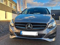 Grau Gebraucht 2017 Mercedes B200 Van / Kleinbus | 16.700 € (Guter Preis)