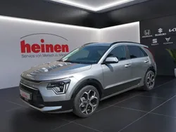 Grau Neu 2025 Kia Niro Spirit SUV | 34.980 € (Fairer Preis)