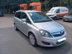 Silber Gebraucht 2011 Opel Zafira Design Edition Van / Kleinbus | 3.200 € (Guter Preis)