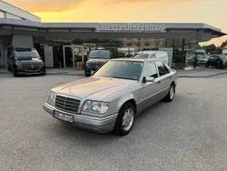 Silber Gebraucht 1995 Mercedes E200 Limousine | 22.900 €