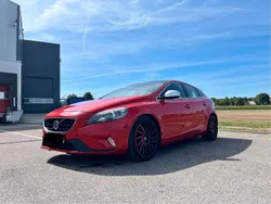 Rot Gebraucht 2015 Volvo V40 R-Design Kombi | 8.990 €