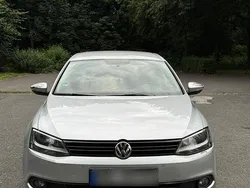 Silber Gebraucht 2011 VW Jetta Limousine | 5.000 €