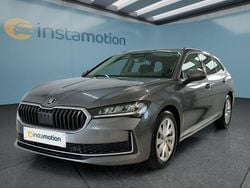Grau Gebraucht 2024 Skoda Superb Kombi | 36.149 € (Fairer Preis)