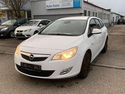Weiß Gebraucht 2012 Opel Astra Design Edition Kombi | 2.900 € (Guter Preis)