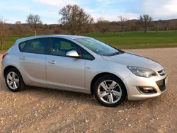 Silber Gebraucht 2013 Opel Astra Edition Kleinwagen | 5.600 € (Fairer Preis)