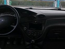 Schwarz Gebraucht 2001 Ford Focus Kleinwagen | 700 € (Fairer Preis)