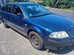 Blau Gebraucht 2002 VW Passat Basis Kombi | 950 € (Fairer Preis)