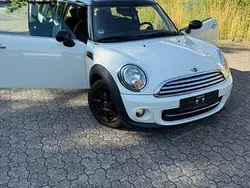 Weiß Gebraucht 2011 Mini Cooper D Clubman Kombi | 3.850 € (Fairer Preis)