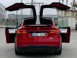 Rot Gebraucht 2022 Tesla Model X Plaid SUV | 65.700 €