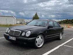 Schwarz Gebraucht 1998 Mercedes E240 Avantgarde Limousine | 9.699 €