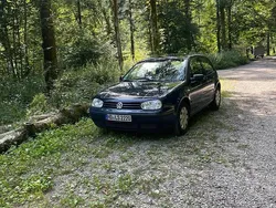 Blau Gebraucht 2002 VW Golf IV Kleinwagen | 2.200 € (Fairer Preis)