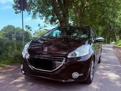 Braun Gebraucht 2013 Peugeot 208 Kleinwagen | 4.200 € (Guter Preis)