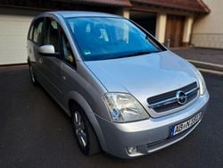 Grau Gebraucht 2004 Opel Meriva Enjoy Van / Kleinbus | 4.200 € (Teuer)