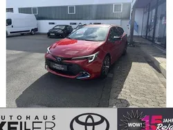 Karminarot metallic Neu 2025 Toyota Corolla Kombi | 35.840 € (Fairer Preis)