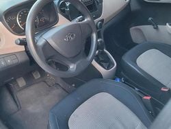 Weiß Gebraucht 2015 Hyundai i10 Kleinwagen | 4.999 € (Teuer)