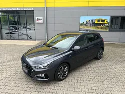 Grau Gebraucht 2023 Hyundai i30 Trend Limousine | 16.990 € (Fairer Preis)