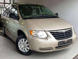 Gold Gebraucht 2006 Chrysler Voyager Van / Kleinbus | 9.996 €