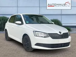 Weiß Gebraucht 2015 Skoda Fabia Ambition Limousine | 7.590 € (Fairer Preis)