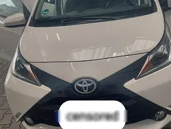 Weiß Gebraucht 2015 Toyota Aygo Kleinwagen | 7.500 € (Fairer Preis)
