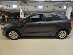 Grau Gebraucht 2018 Kia Rio Edition 7 Limousine | 10.600 € (Fairer Preis)