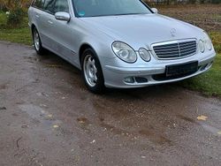 Silber Gebraucht 2005 Mercedes 220 Kombi | 2.500 €