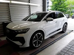 Gletscherweiß metallic Gebraucht 2022 Audi Q4 e-tron S-Line SUV | 34.835 € (Superpreis)